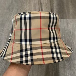 Size medium Burberry bucket hat